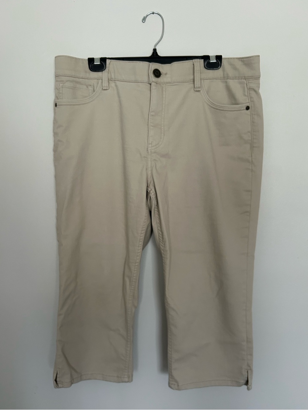 NWOT Liz Claiborne Sara Crop Sand Khaki Capri Pants Cropped Size 18 Mid Rise